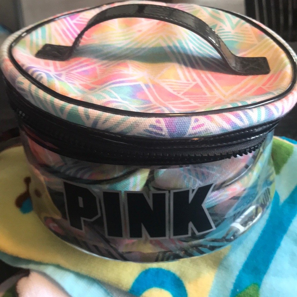 BNWOT VS PINK TRAVEL TOILETRIES CASES